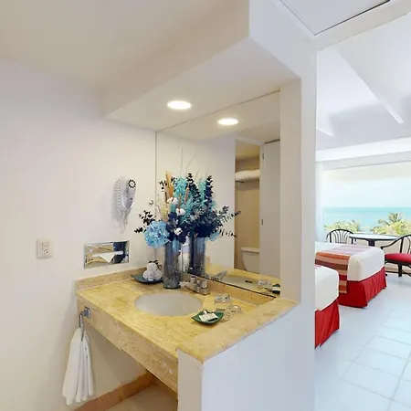 Oasis Palm-3